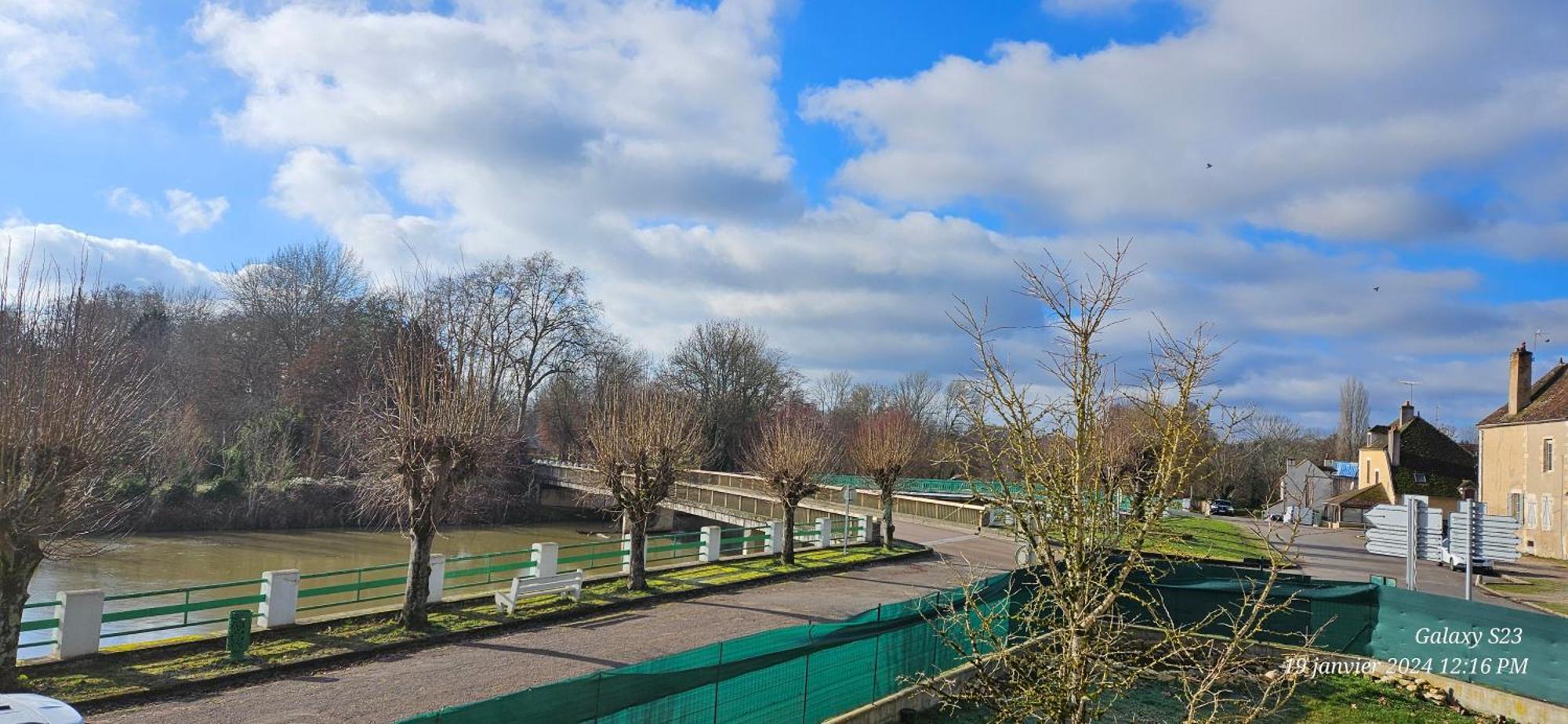 Pavillon Avec Jardin Clos Au Bord De L'Yonne Coulanges-sur-Yonne Zewnętrze zdjęcie